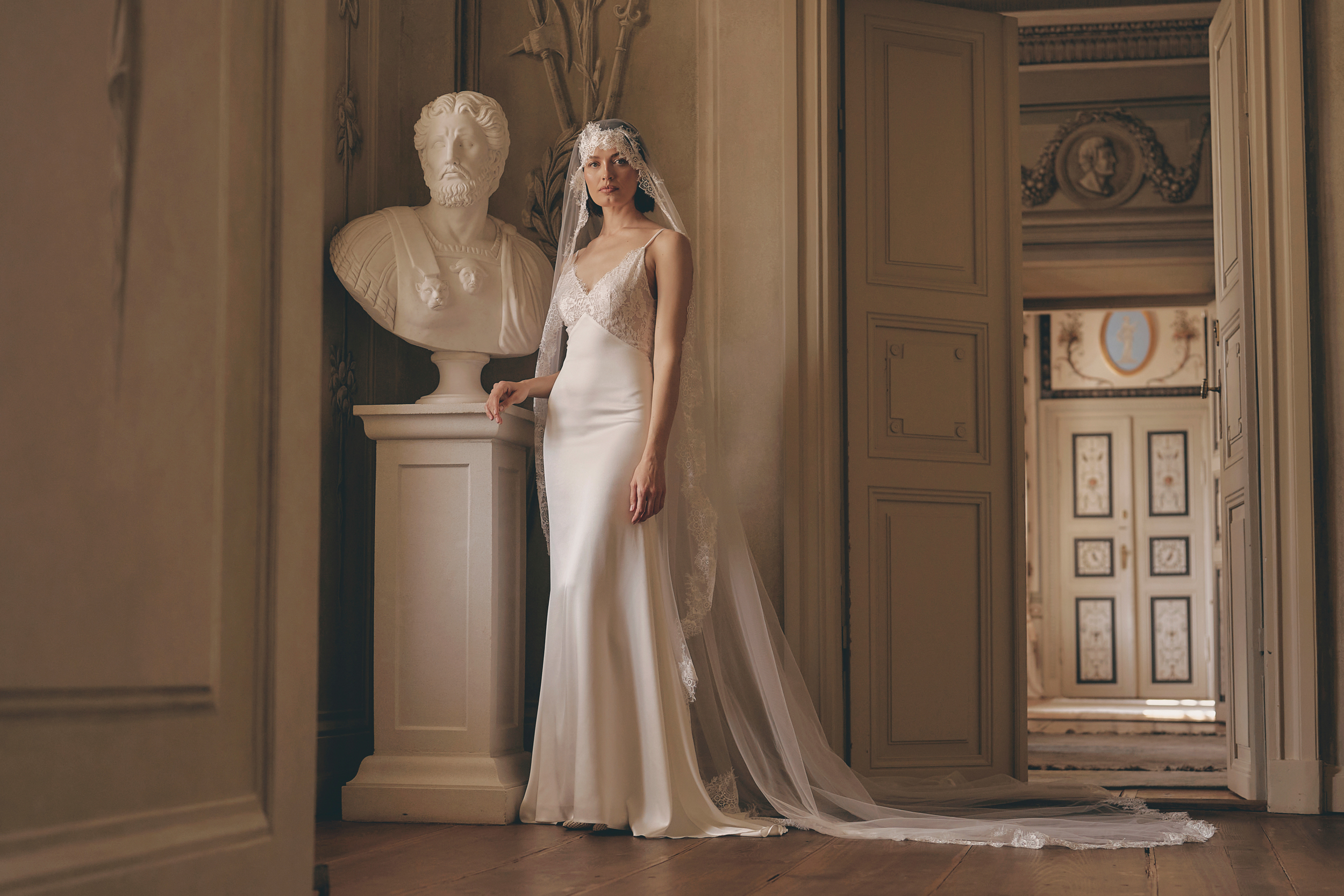 Brautkleid 2702 der Designerin Mia Lavi