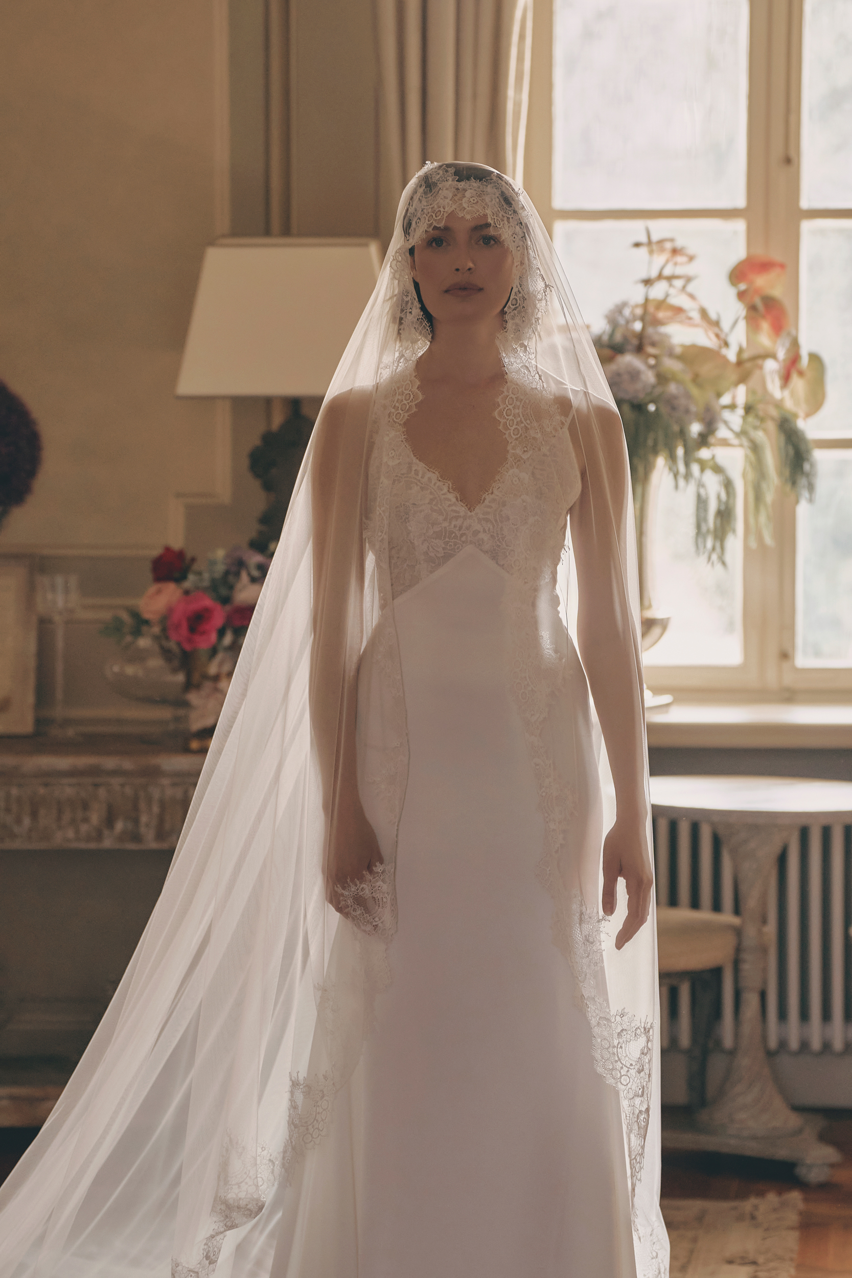Brautkleid 2702 der Designerin Mia Lavi